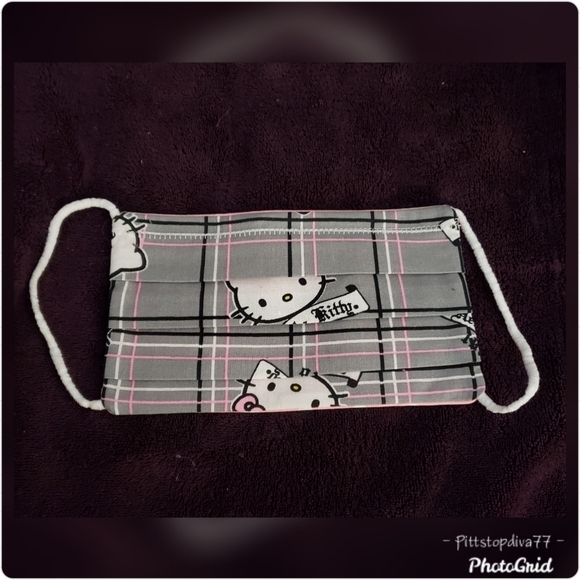 🎉 3/$15  Hello Kitty Handmade Face Mask 😷 - Picture 1 of 3